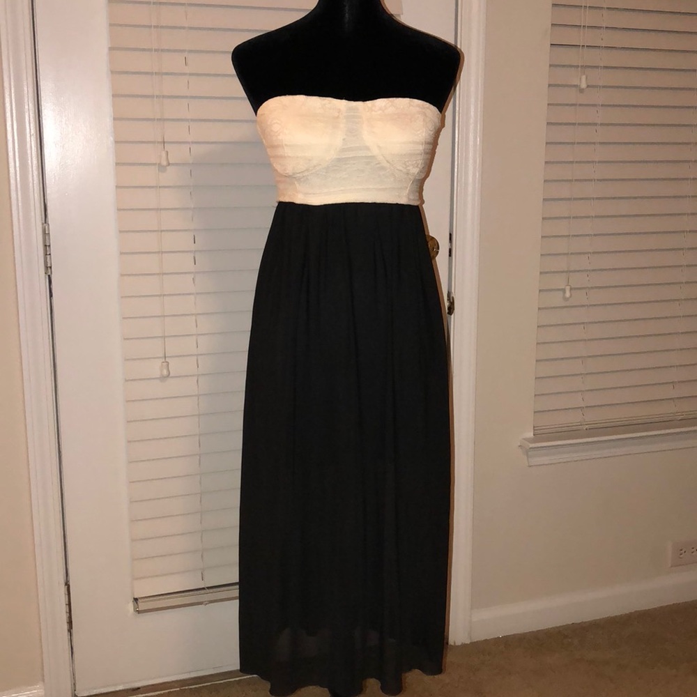 NWT‼️ Creme & Black Strapless Dress